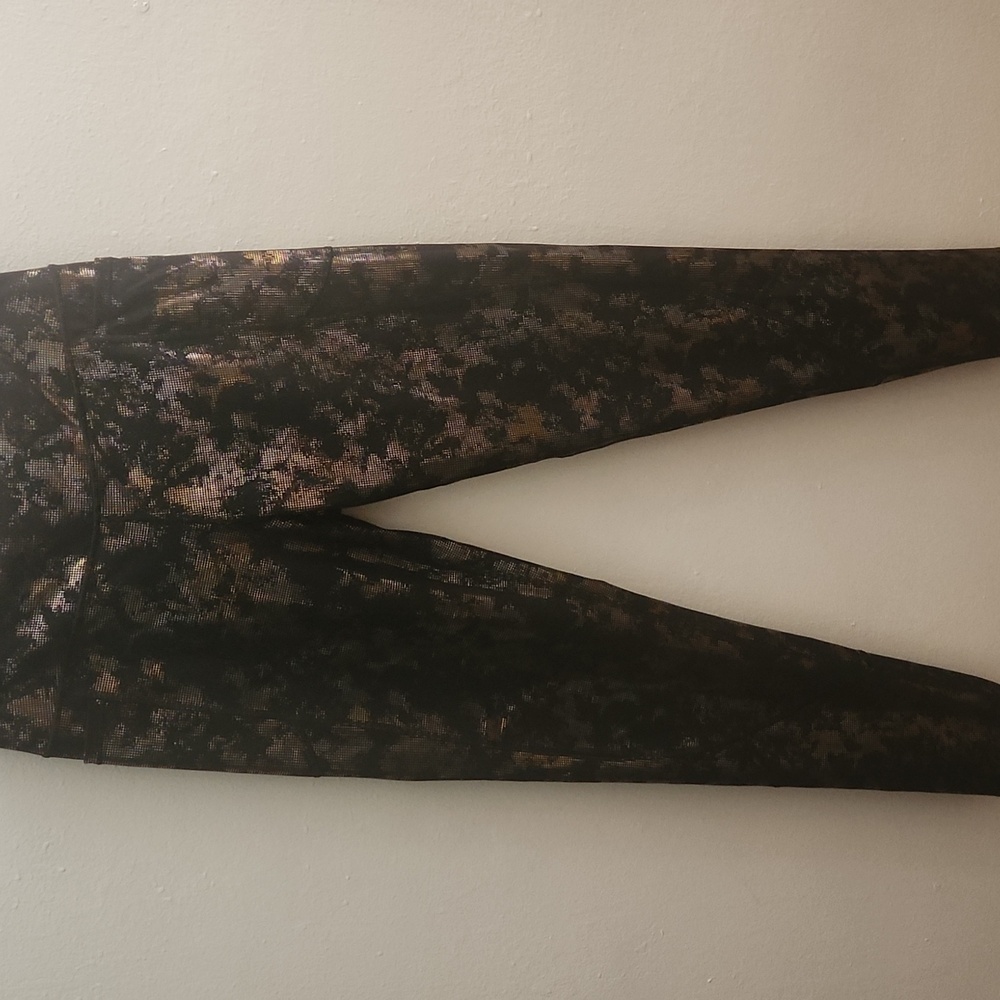 Victoria's Secret Victoria Sport Total Knockout Tight Metallic Sz L